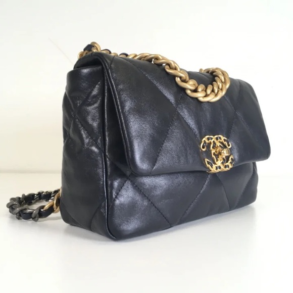 Chanel 19 flap bag medium - Picture 2 of 4